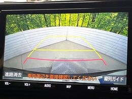 【バックカメラ】駐車時に後方がリアルタイム映像で確認できます。大型商業施設や立体駐車場での駐車時や、夜間のバック時に大活躍！運転スキルに関わらず、今や必須となった装備のひとつです！