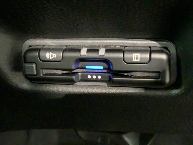 いまや快適なカーライフに欠かせないETCが付いています。