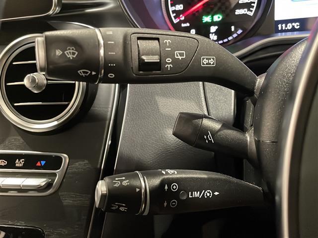 LIBERALAは、輸入車選びの新たなスタイルを提案するインポート・セレクト・ブランドです。オーナー様となる方がクルマから直接感じる感性を第一にした、最良の一台との出会いをコーディネートいたします。