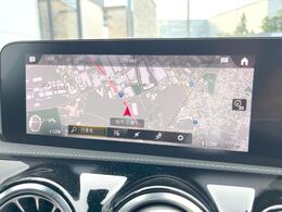 ●メルセデス純正ナビ:一体感のあるナビは、高級感ある車内を演出してくれます。Bluetooth再生などオーディオ機能も充実しておりますので、運転もより楽しめます♪
