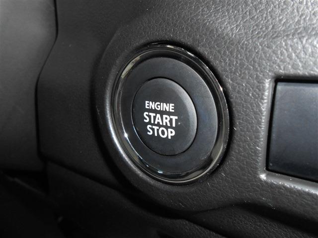 便利なキーレスプッシュスタートシステム。リモコンキーを携帯してドアのボタンを押せば施錠、解錠ができ、エンジンスタートもスイッチを押すだけなのでとても便利です。盗難防止装置のイモビライザー付きです。