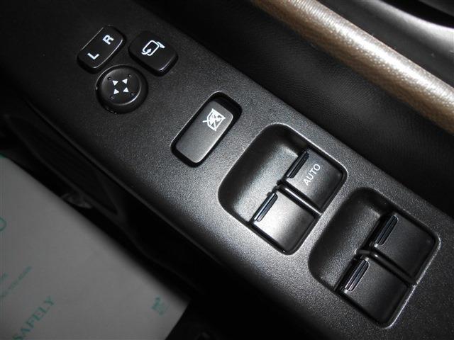 電動格納ドアミラー付きです。