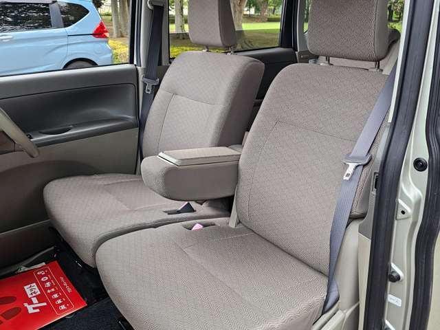 使用頻度の高い運転席・助手席シートは、ご覧のとおり状態良好！でございます。その他、気になる臭いやほつれもございません♪