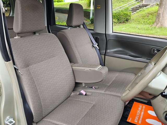 使用頻度の高い運転席・助手席シートは、ご覧のとおり状態良好！でございます。その他、気になる臭いやほつれもございません♪