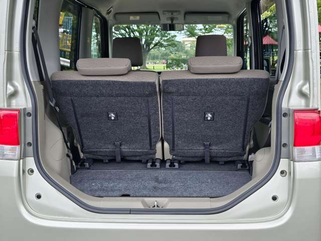 荷室もクリーニング済！リアシートを倒せば荷室は広々ご利用できます！