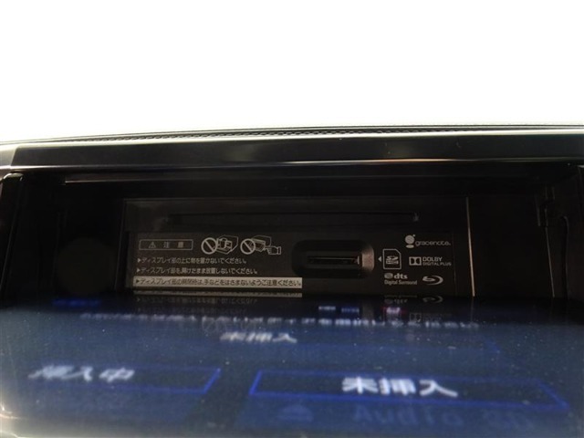CD/DVD再生機能付きです。渋滞の際には、とっても便利です。DVDでお気に入りのミュージックビデオや映画を再生できます。横浜トヨペット相模原中央U-CARセンター【042-758-6011】