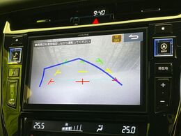 【バックカメラ】駐車時に後方がリアルタイム映像で確認できます。大型商業施設や立体駐車場での駐車時や、夜間のバック時に大活躍！運転スキルに関わらず、今や必須となった装備のひとつです！