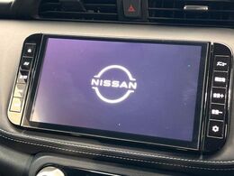 【純正9インチナビ】人気の純正ナビを装備しております。ナビの使いやすさはもちろん、オーディオ機能も充実！キャンプや旅行はもちろん、通勤や買い物など普段のドライブも楽しくなるはず♪
