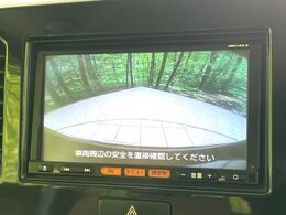 【バックカメラ】駐車時に後方がリアルタイム映像で確認できます。大型商業施設や立体駐車場での駐車時や、夜間のバック時に大活躍！運転スキルに関わらず、今や必須となった装備のひとつです！