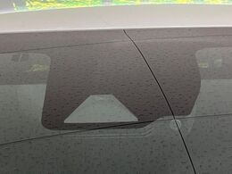 【トヨタセーフティセンス】走行中に前方の車両等を認識し、衝突しそうな時は警報とブレーキで衝突回避と被害軽減をアシスト。より安全にドライブをお楽しみいただけます。