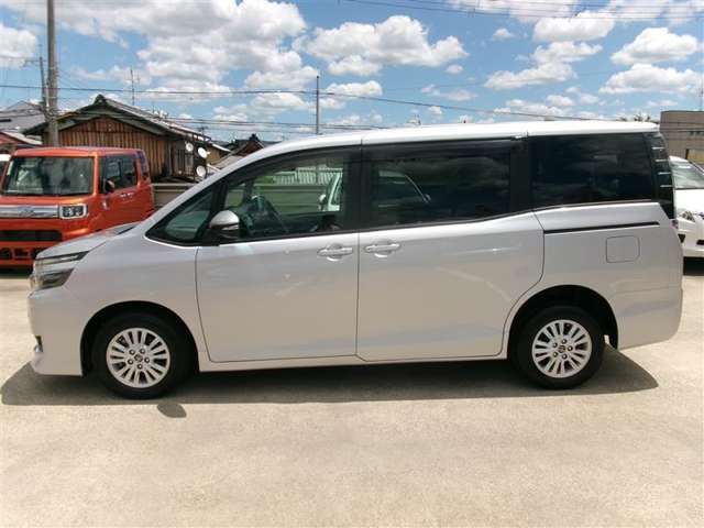 トヨタ認定中古車になります。まるごとクリーニングで見えない部分もまるごと洗浄しております。