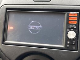 【純正ナビ】人気の純正ナビを装備しております。ナビの使いやすさはもちろん、オーディオ機能も充実！キャンプや旅行はもちろん、通勤や買い物など普段のドライブも楽しくなるはず♪