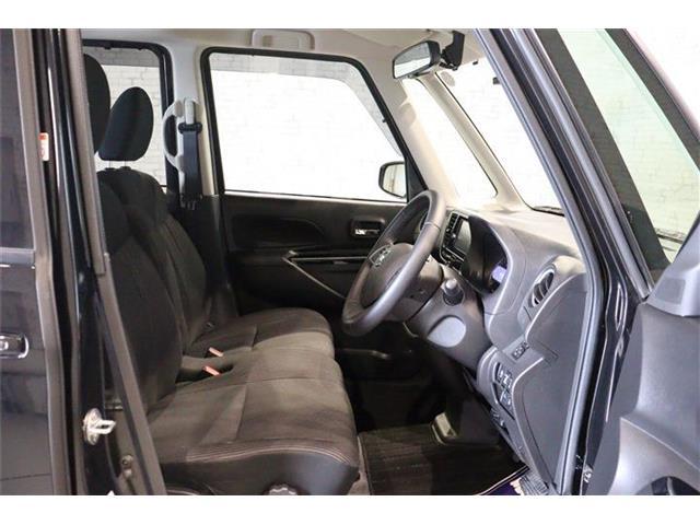良好な視界とスムーズな乗り降りを実現した運転席。運転席はアイポイントを高くし視界良好です。