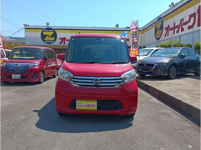 在庫も40台を取り揃えております。幅広い車種からお車をお選び頂けます。また、店頭に無いお車でもお気軽にお申し付け下さい。