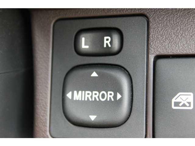 発進時や後退時に操作するレバーです。操作のしやすさが肝になってきます。ぜひ一度体感してください。