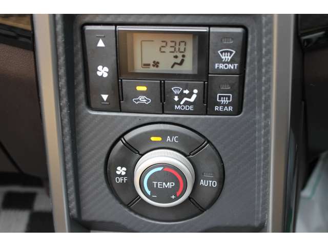 発進時や後退時に操作するレバーです。操作のしやすさが肝になってきます。ぜひ一度体感してください。