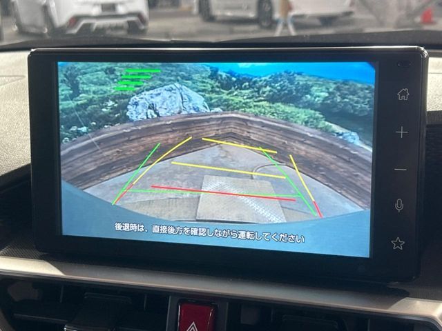 【バックカメラ】駐車時に後方がリアルタイム映像で確認できます。大型商業施設や立体駐車場での駐車時や、夜間のバック時に大活躍！運転スキルに関わらず、今や必須となった装備のひとつです！
