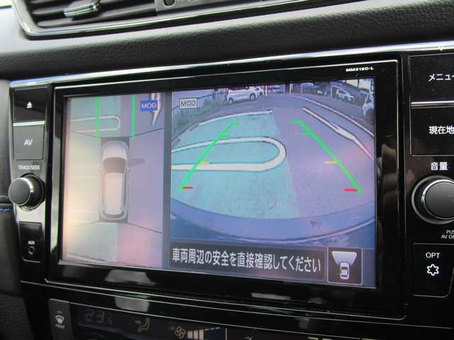 アラウンドビューモニター　バックモニターはもちろん、上から見下ろしたようなモニターで駐車の手助けをします。純正メモリーナビMM519D-L搭載