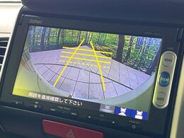 【バックカメラ】駐車時に後方がリアルタイム映像で確認できます。大型商業施設や立体駐車場での駐車時や、夜間のバック時に大活躍！運転スキルに関わらず、今や必須となった装備のひとつです！