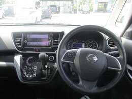 インパネ全体です！内装のボタンの位置などをご確認ください♪