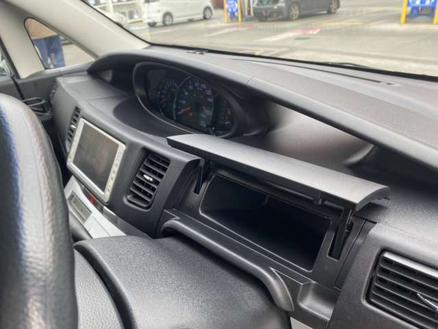 インパネ回りも目立った外装キズも少なくキレイな状態です！