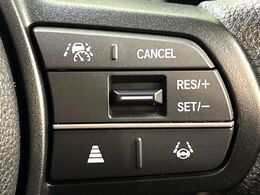 【アダプティブクルーズコントロール】高速道路での長距離走行が楽に！！自動で速度を保つクルーズコントロールが、衝突軽減システムと連携し、前方の車両を感知して車間を保つように速度調節してくれます！！