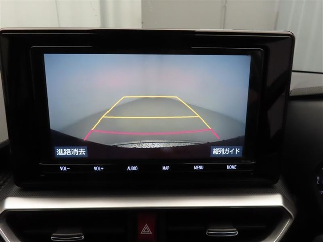 バックモニターを装備しています。車庫入れ時等に車両後方が確認出来るのでとても便利です。