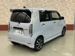 大型のテールゲートスポイラーでスタイリッシュな印象へ！