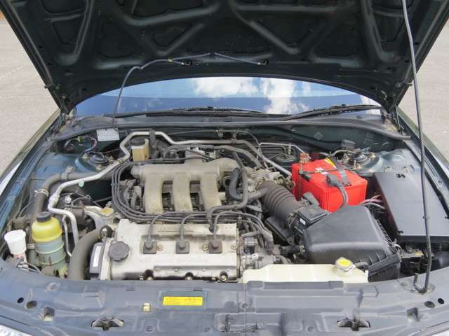 KL-ZE V型6気筒DOHC 2496ccエンジンは200ps(カタログ値)を発生させます。スムースな加速が持ち味です。