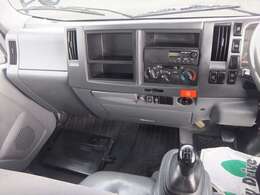 ★エアコン、パワステ、運転席エアバック、ABS。