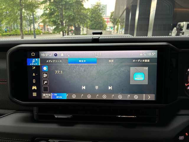 SSD方式を採用した純正ナビゲーションを装備するほか、Android Auto / Apple Car Playにも対応しています。