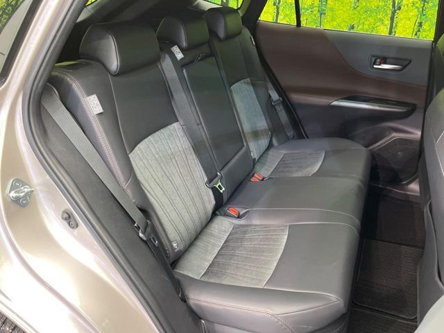 後部座席も気になるようなキズ・汚れやへたり等、大きなダメージはなく、良好な状態です。
