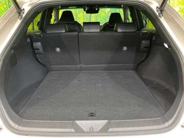 【パワーバックドア】スマートキーや運転席のボタンを押すだけでリアゲートが自動で開閉します！荷物を持っている時や、高い位置にあるバックドアを閉める際に便利な機能です♪