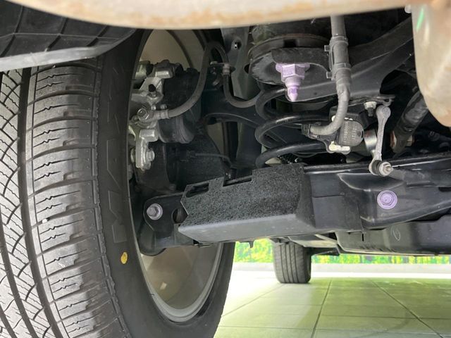 お車を安心してお乗りいただく為には、足回りの定期点検が欠かせません。サービスサポート（有償保証）では無料点検もご提供しており、安心のカーライフをお過ごしいただけるサポート体制が整っています。