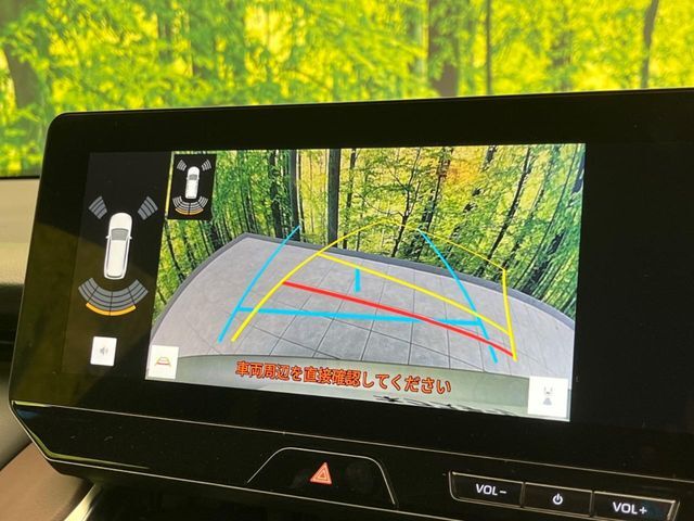 【バックカメラ】駐車時に後方がリアルタイム映像で確認できます。大型商業施設や立体駐車場での駐車時や、夜間のバック時に大活躍！運転スキルに関わらず、今や必須となった装備のひとつです！