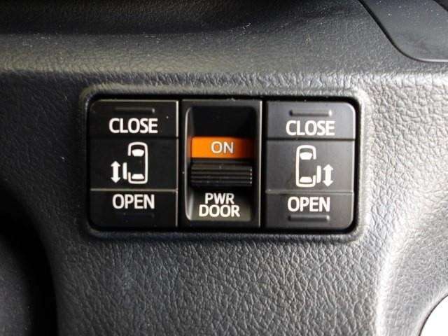 両側電動スライドドアの開閉はインパネスイッチで簡単開閉可能です！