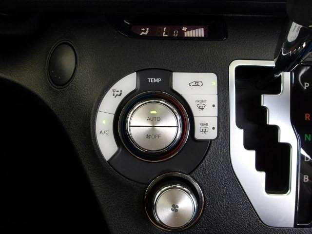 オートエアコンを装着しておりますので車内をお好みの快適な温度に保つことが可能です！