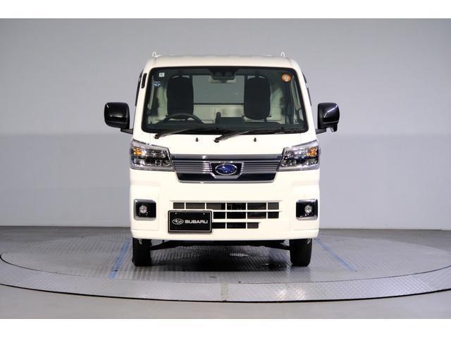 LEDのヘッドランプ、フォグランプを備えています。