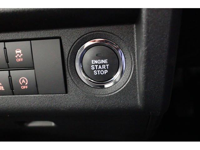 キーレスプッシュ式スタートシステムを装備。鍵の取り出すことなくエンジンスタートが出来ます。