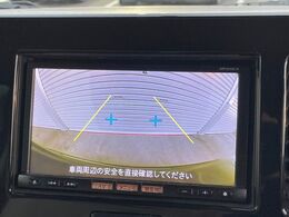 【バックカメラ】駐車時に後方がリアルタイム映像で確認できます。大型商業施設や立体駐車場での駐車時や、夜間のバック時に大活躍！運転スキルに関わらず、今や必須となった装備のひとつです！