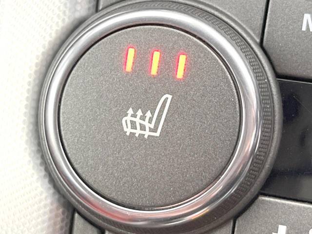 ●フロントシートヒーティング：運転席・助手席共に三段階で調節が可能なシートヒーターを装備しております。季節を問わず快適にご使用いただけます。
