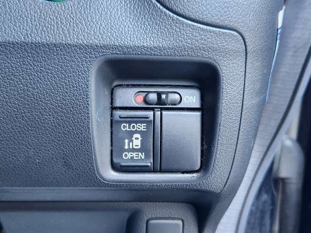 ☆【リヤ左側パワースライドドア】リモコンや運転席スイッチで楽に自動開閉できます☆
