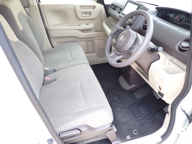 ☆外装・室内・エンジンルームクリーニング済みです☆ご来店の際は、是非シートの座り心地を確かめ、ハンドルを握って楽しいカーライフを想像してみてください♪