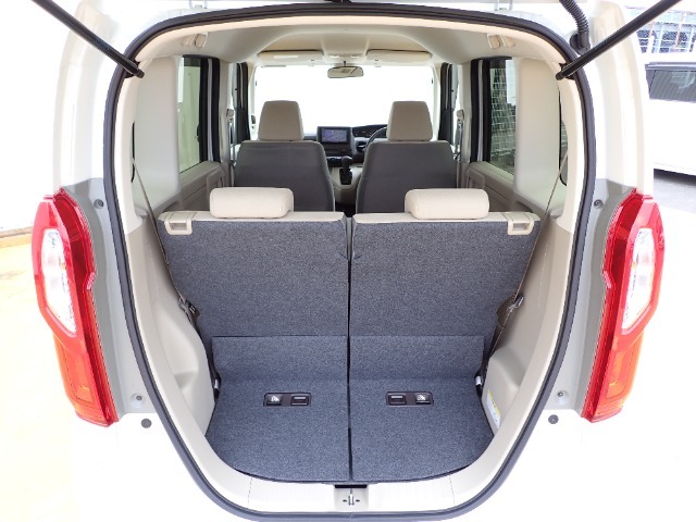 ◆定員乗車時のカーゴルームです。普段のお買い物の荷物やたくさんの収納が可能です。