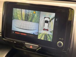 【パノラミックビューモニター】専用のカメラにより、上から見下ろしたような視点で360度クルマの周囲を確認することができます☆死角部分も確認しやすく、狭い場所での切り返しや駐車もスムーズに行えます。