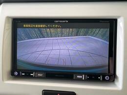 【バックカメラ】駐車時に後方がリアルタイム映像で確認できます。大型商業施設や立体駐車場での駐車時や、夜間のバック時に大活躍！運転スキルに関わらず、今や必須となった装備のひとつです！