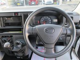 当店の在庫車輌は徹底した品質管理のもと展示されております！コーヨー自販が目指す「真心と安心」をお約束する高品質な車。入庫後は「査定のプロ」である査定士が車両本体及び装備品の状態を検査します。