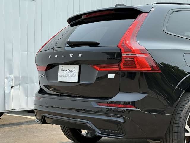 ◆バック/万が一を考え、安全性を重視する方に選ばれているVOLVO車。ドアを開閉するとその重み・厚みに驚くはず