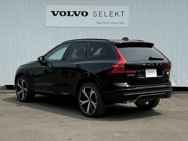 ◆バック/万が一を考え、安全性を重視する方に選ばれているVOLVO車。ドアを開閉するとその重み・厚みに驚くはず