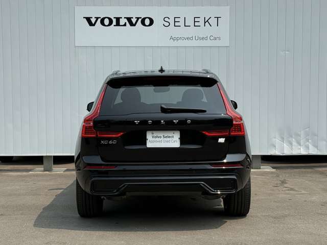 ◆バック/万が一を考え、安全性を重視する方に選ばれているVOLVO車。ドアを開閉するとその重み・厚みに驚くはず